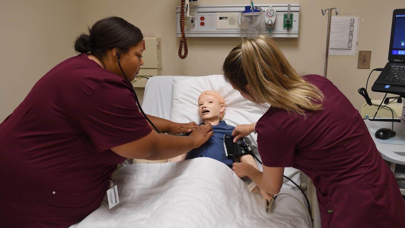 Nursing students in the Simulation Center